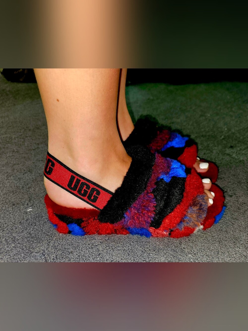 UGG Women’s Multicolor Fluff Slingback Slide - Red/Black/Blue